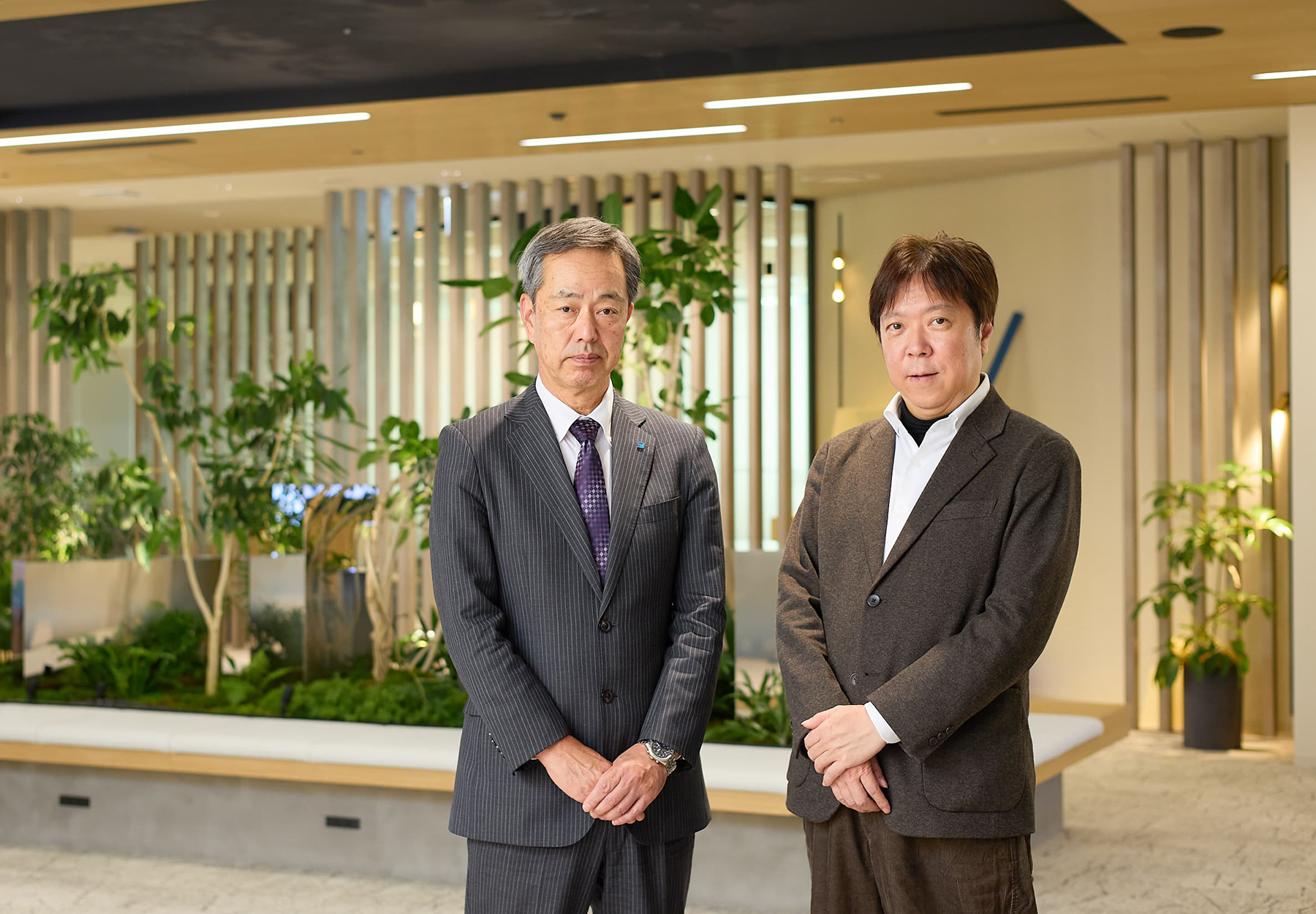 左：ソアー  代表取締役 八巻雅敏、右：SCSK社 本部長 白川正人 氏