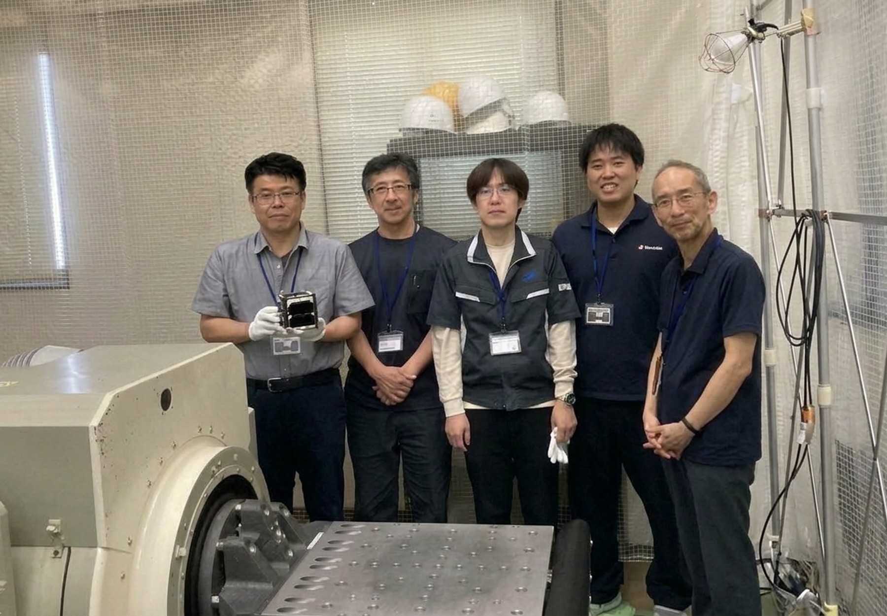 振動試験参加者による集合写真